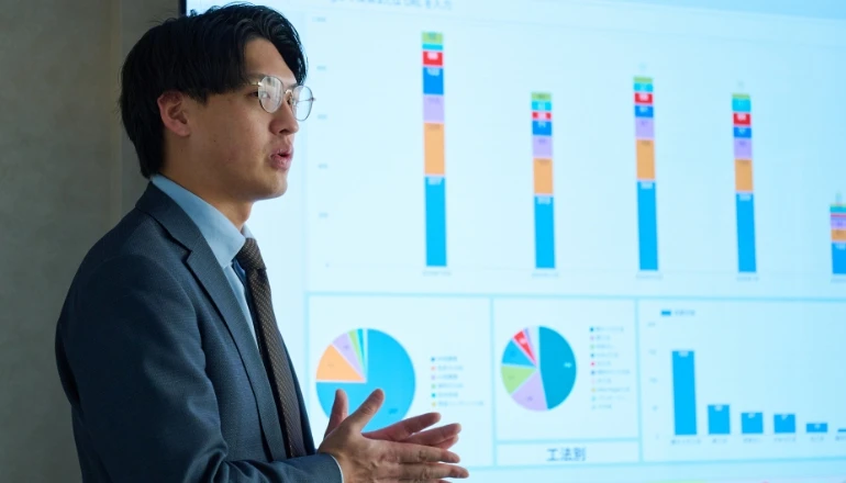 管理部の業務風景