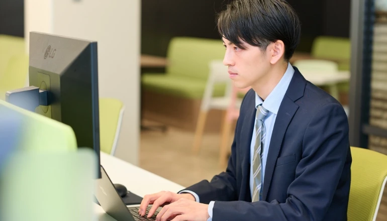 技術営業部の業務風景